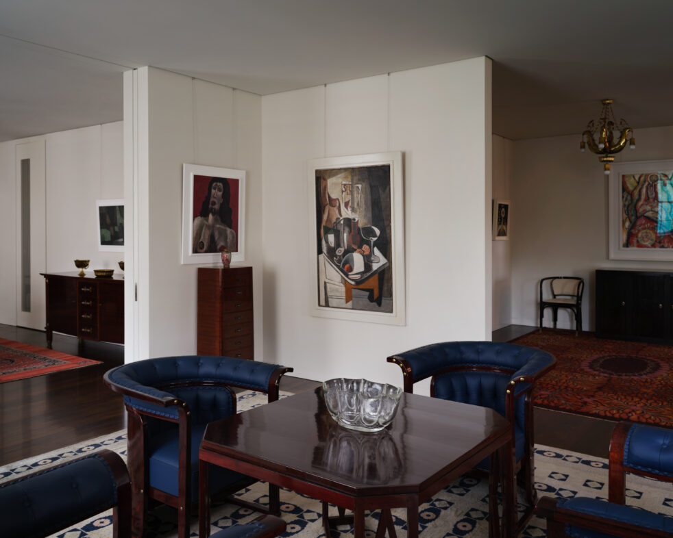 Sitting room interior. Copyright Frank Frances.